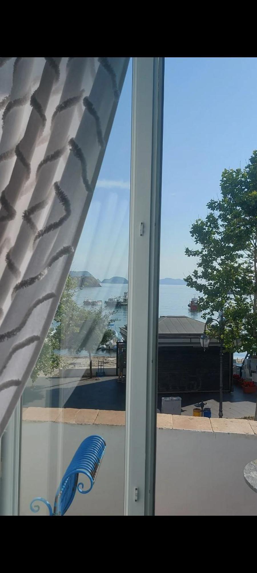 La Casa Sugli Archi Hotel ปอนซา ภายนอก รูปภาพ