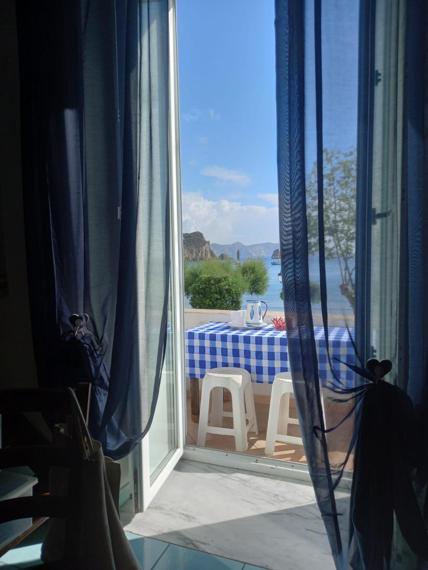 La Casa Sugli Archi Hotel ปอนซา ภายนอก รูปภาพ